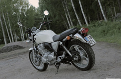 Honda CB1100 kuva takaviistosta