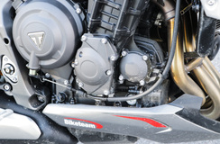 Triumph Street Triple RS – Rataohjus ja arkipyörä