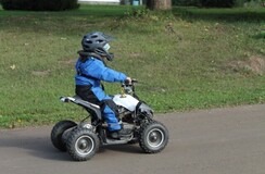Minimönkijät ja minicrossit tuovat perheen pienimmät mukaan moottoriurheiluun