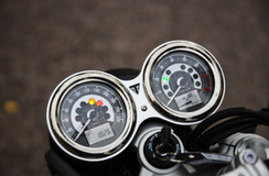 Triumph Speed Twin – Retroisa ratakettu