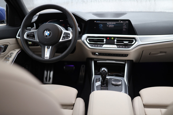 BMW 330e Touring xDrive on sporttinen perhefarkku - BMW Hybridimallisto osa 2