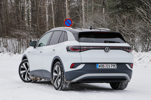 Pikakoejossa Volkswagen ID4 – Sähköpanokset kovenee