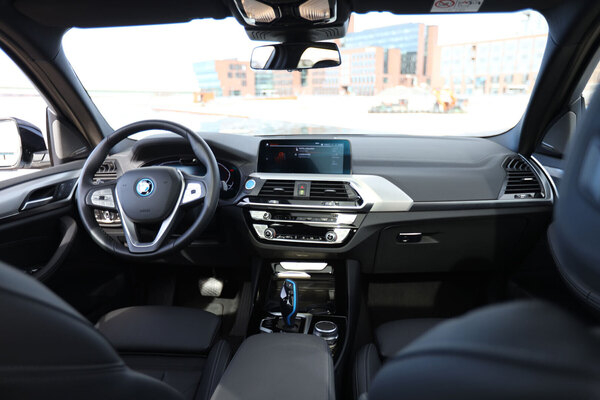 BMW iX3 on täyssähkö kaikilla mausteilla - BMW Hybridimallisto osa 10
