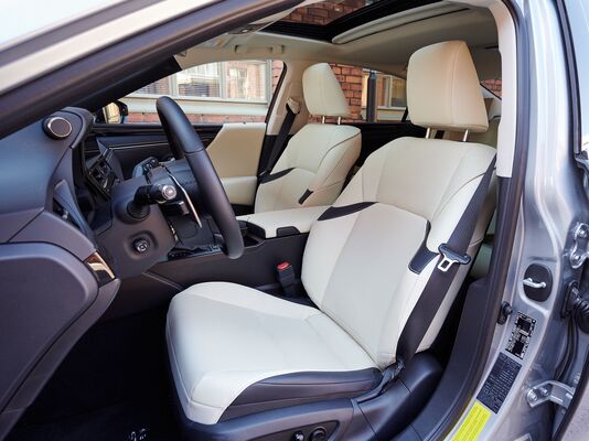 Lexus ES 300h - luksusta kilpailijoita edullisemmin