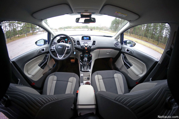 Ford Fiesta Ecoboost kuva takapenkeistä