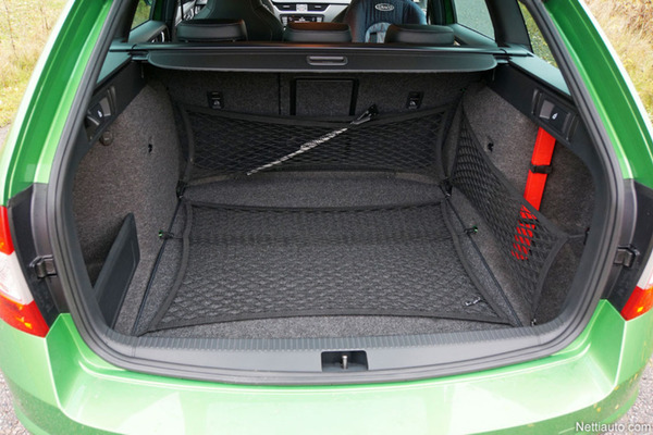 Skoda Octavia RS kuva pakoputkesta