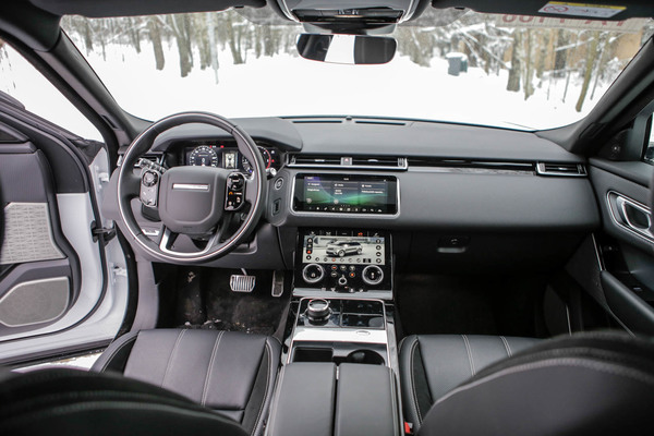 Range Rover Velar – Katumaasturi suoraan catwalkille