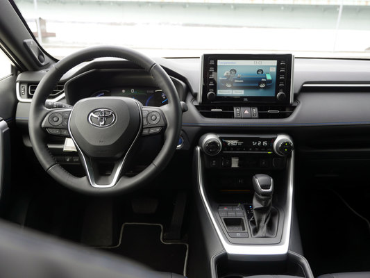 Nettiauto koeajo Toyota RAV4 Hybrid 2019