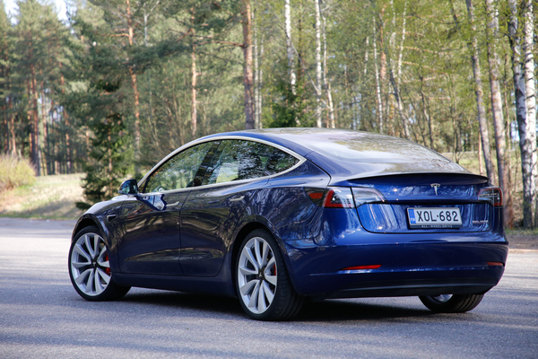 Tesla Model 3 – Hypen arvoinen?